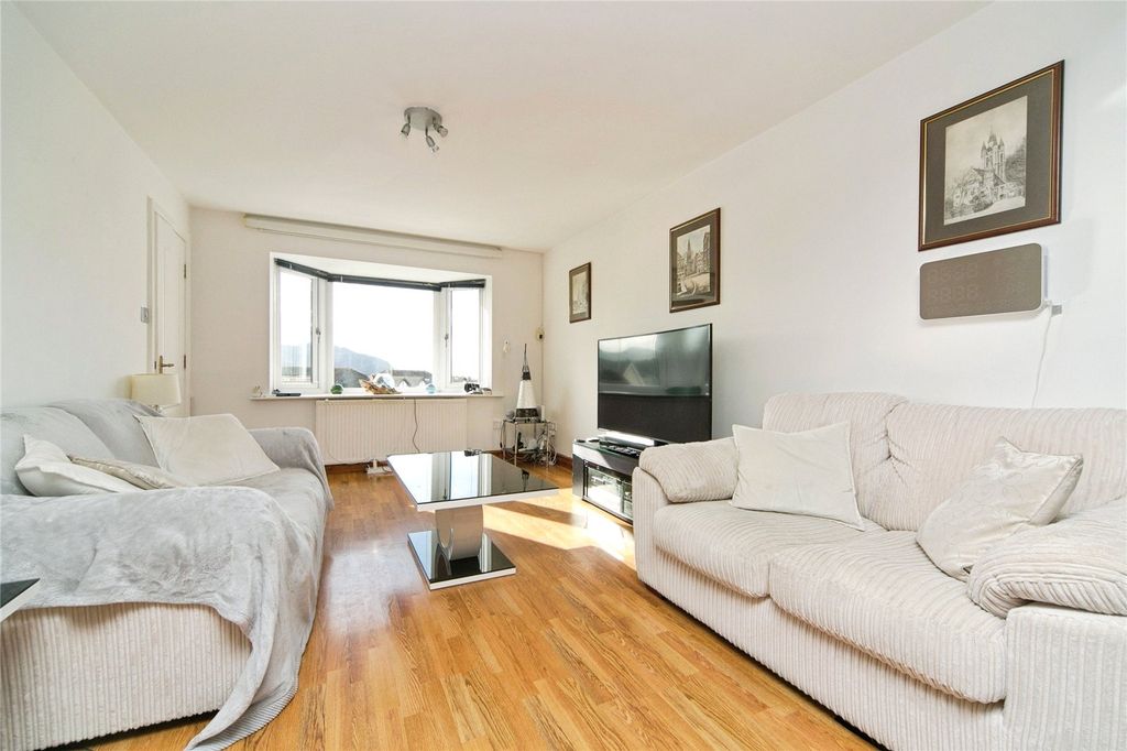 Property photo 2 of 19 Picture No. 17