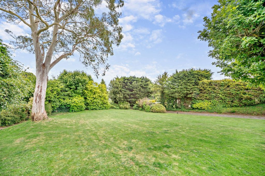 Property photo 3 of 18 Garden