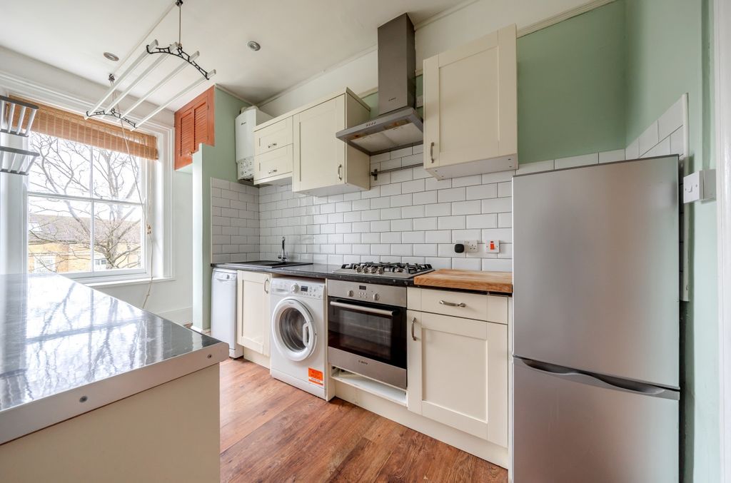 Property photo 3 of 19 Kitchen