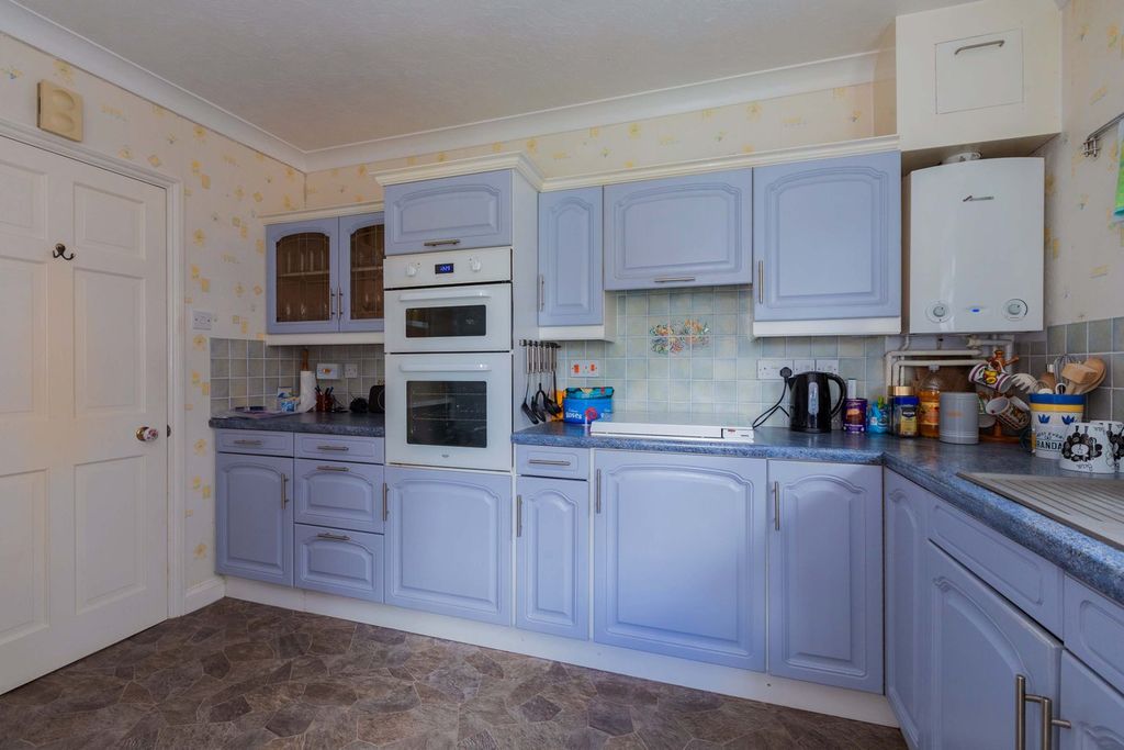 Property photo 3 of 17