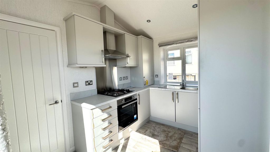 Property photo 2 of 14 4.Jpg