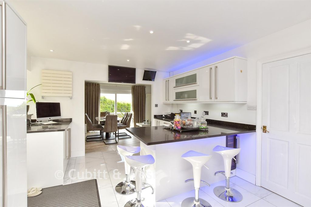Property photo 2 of 15 Kitchen