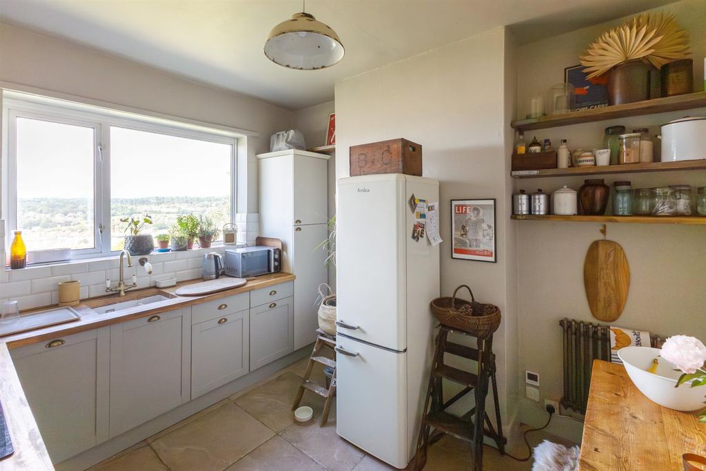 Property photo 3 of 26 Kitchen