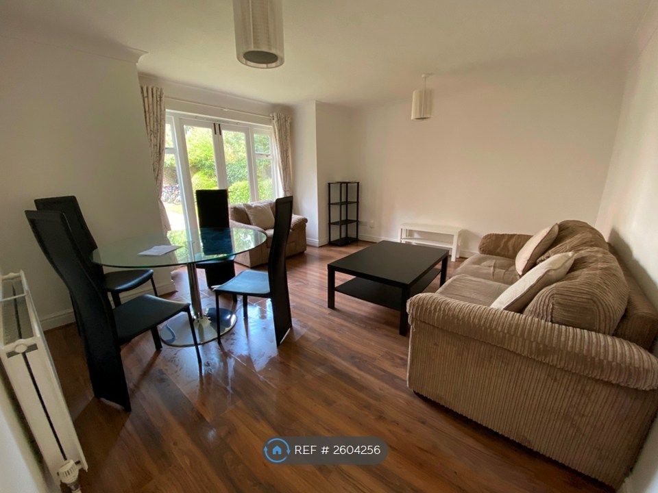 Property photo 2 of 11 Lounge/Dining Area