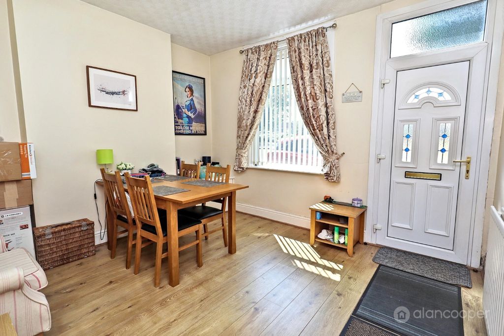 Property photo 2 of 25 5334793