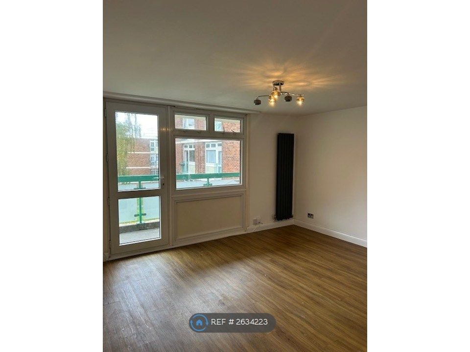 Property photo 2 of 22 Living Room