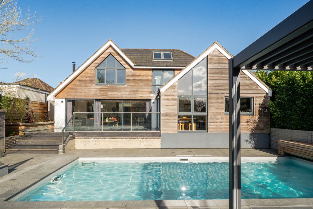 Property photo 2 of 22