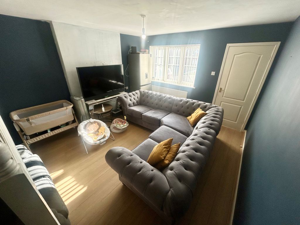 Property photo 3 of 12