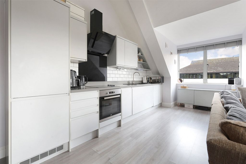 Property photo 2 of 15 Picture No. 18