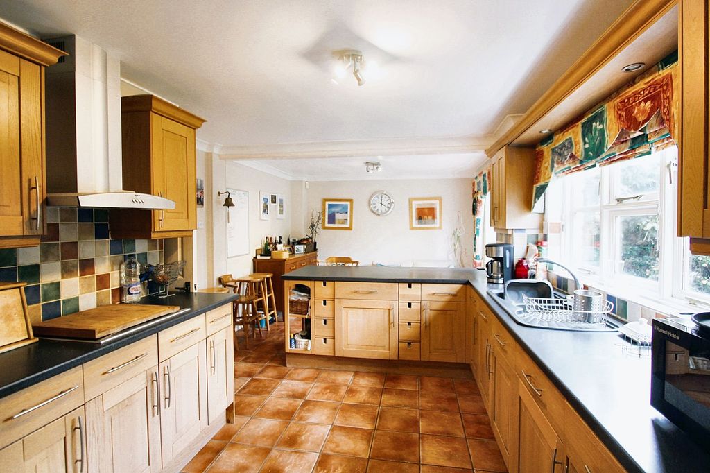 Property photo 3 of 23