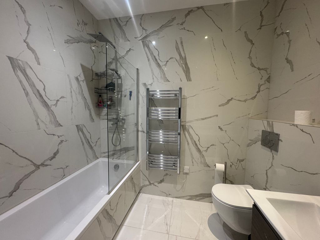 Property photo 1 of 5 Bathroom