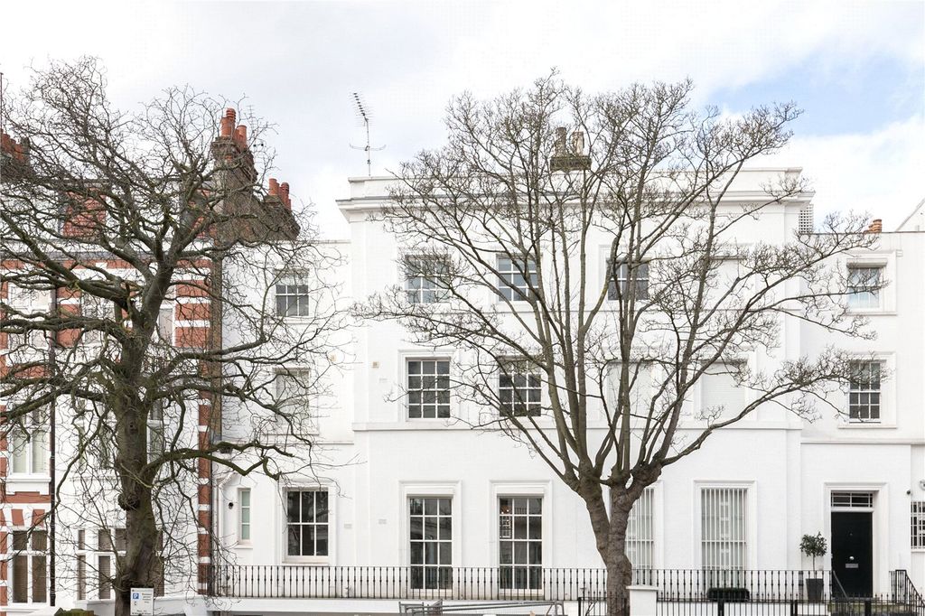 Property photo 3 of 7 External