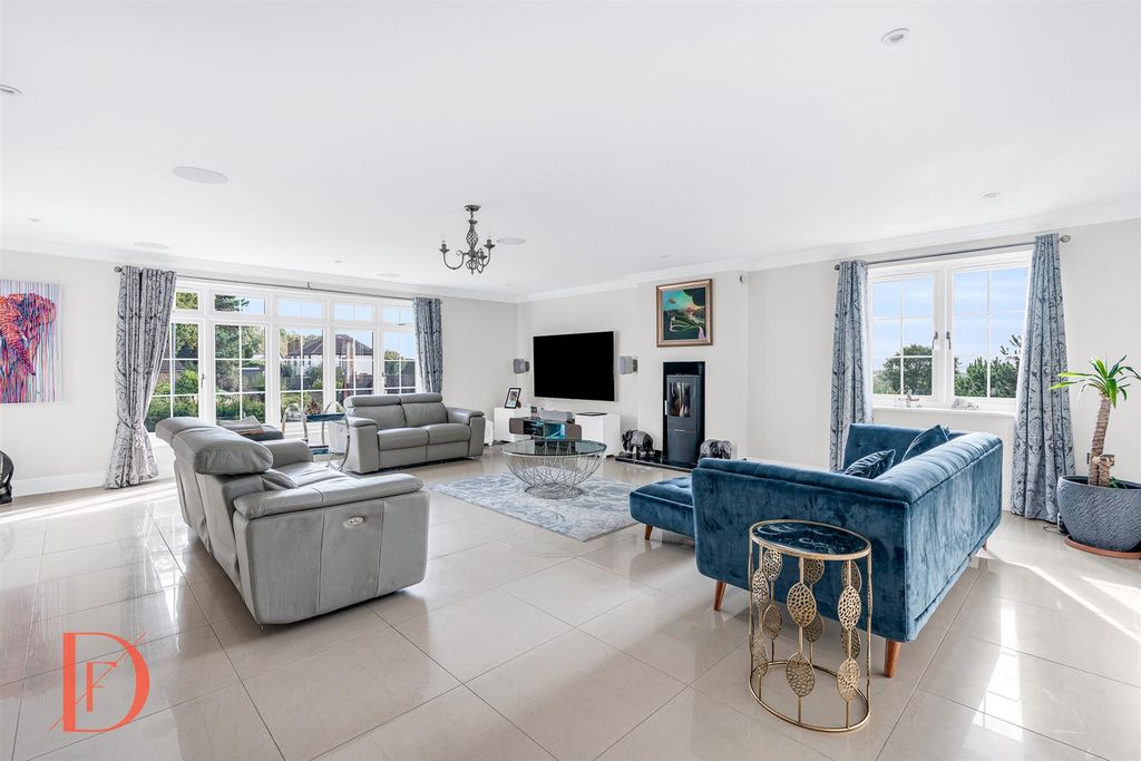 Property photo 2 of 41