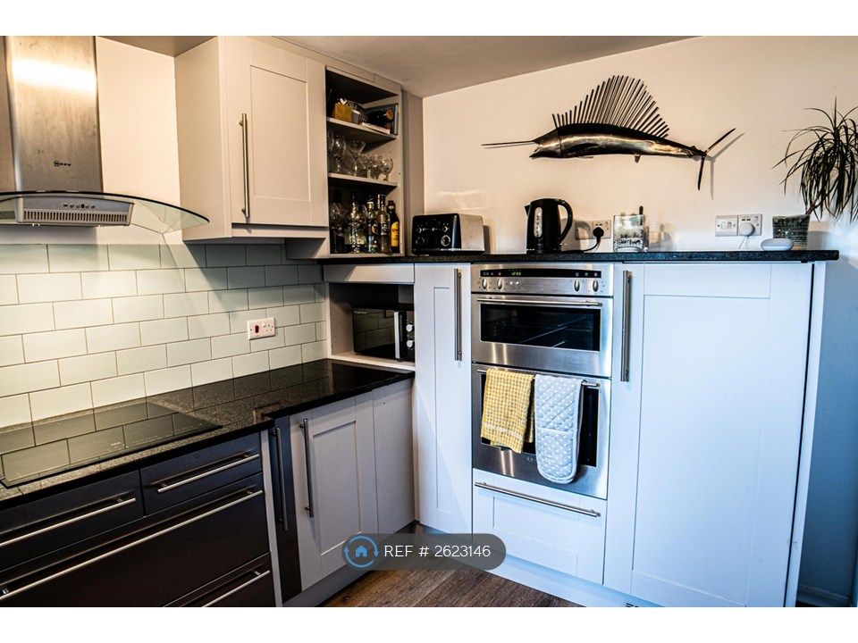 Property photo 3 of 11 Modern Kitchen
