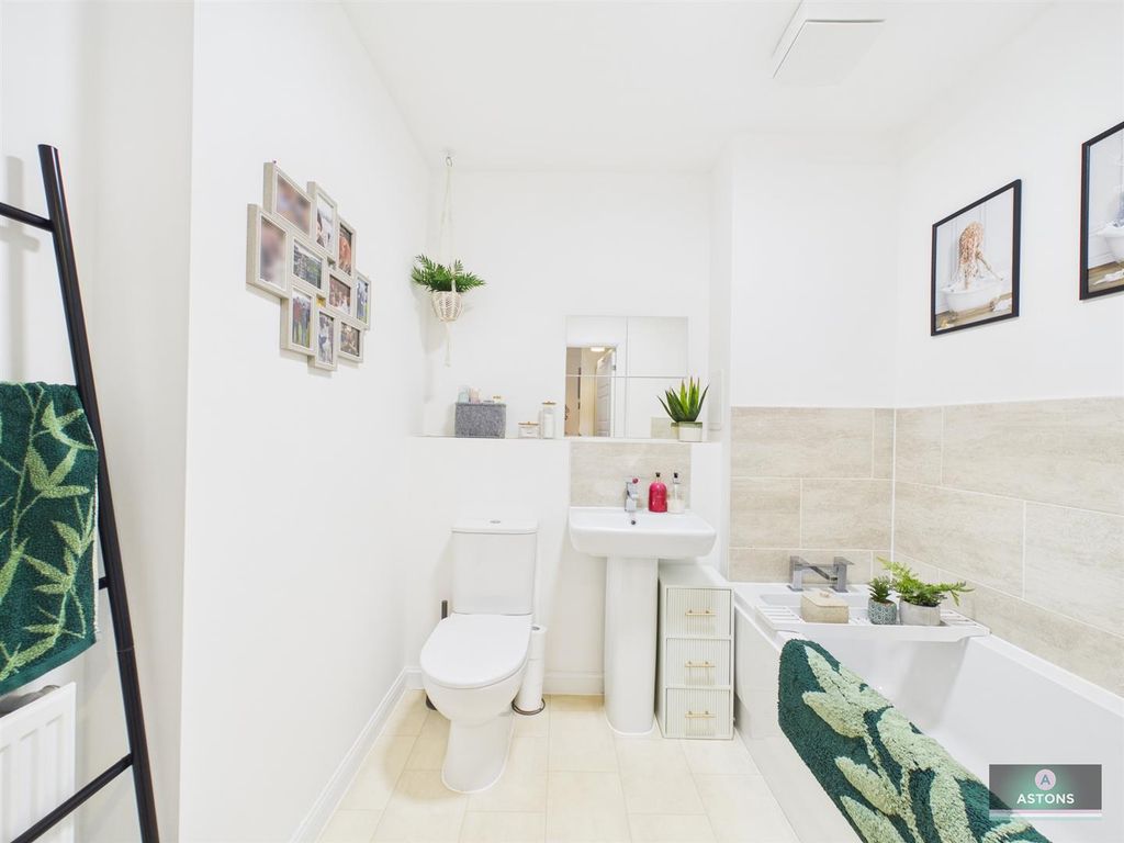 Property photo 3 of 15 Bathroom