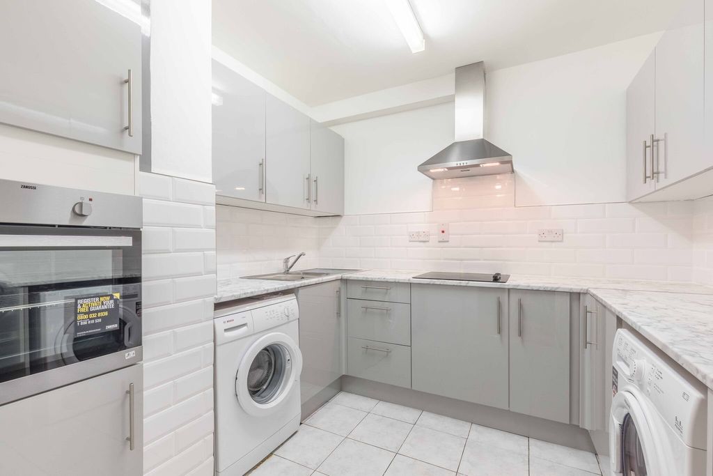 Property photo 2 of 7 Kitchen