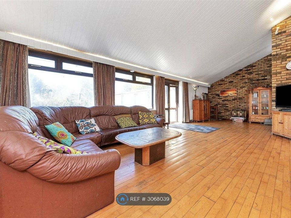 Property photo 1 of 9 Living Room