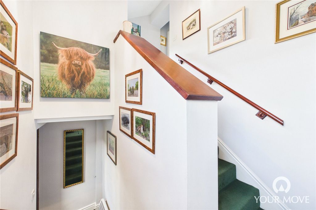 Property photo 2 of 20 Entrance Hall