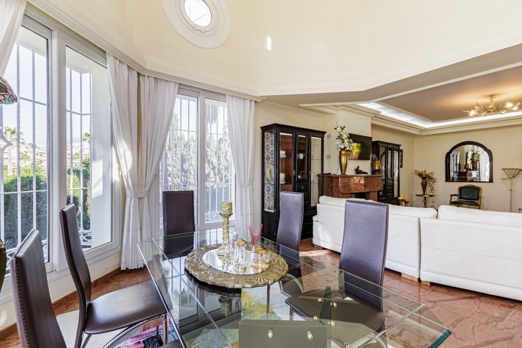 Property photo 3 of 10 Dining Area