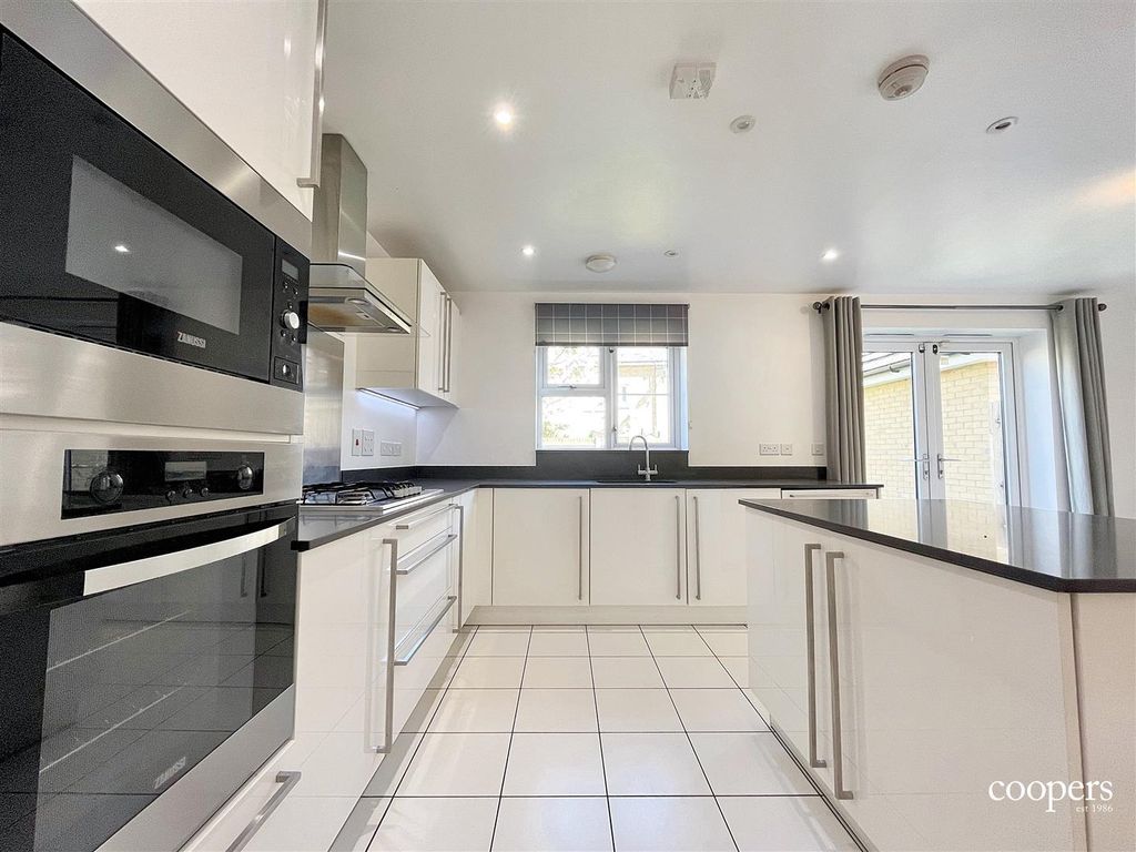 Property photo 2 of 19 Kitchen