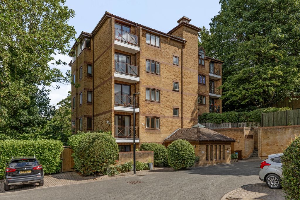 Property photo 1 of 9 14 Carlton Place, Se19 - 12