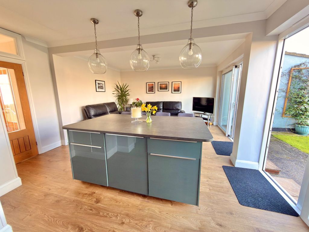 Property photo 2 of 25