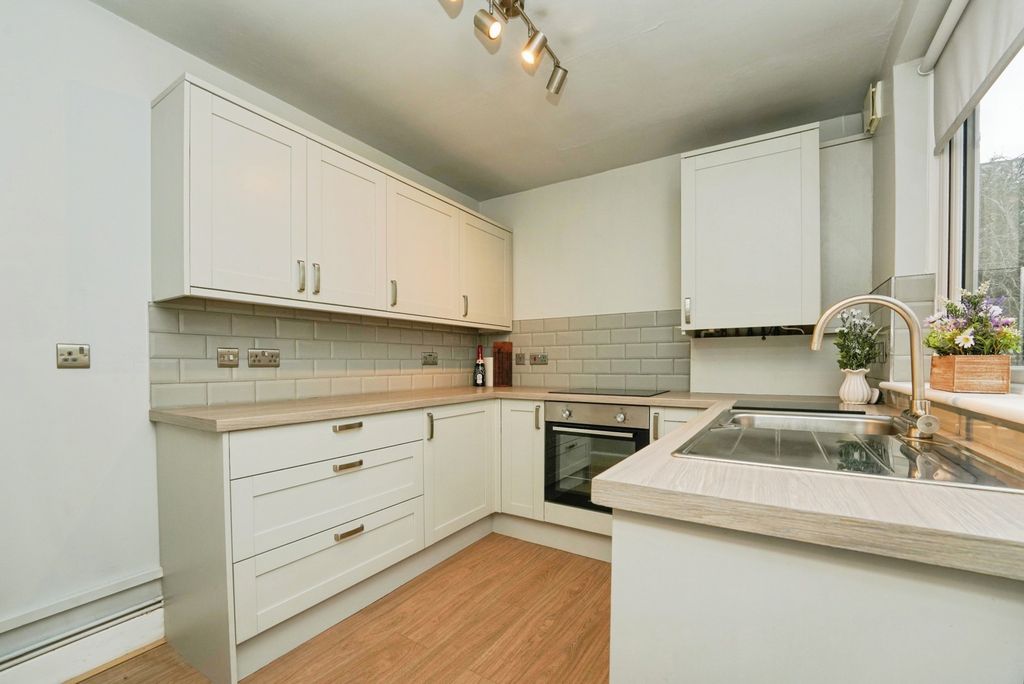 Property photo 3 of 13 Kitchen