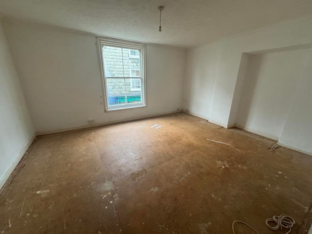 Property photo 3 of 6 Living Room