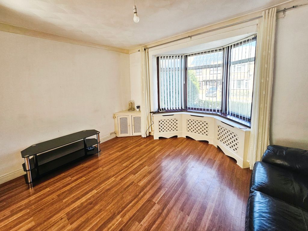 Property photo 2 of 12 Lounge