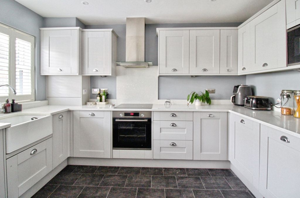 Property photo 3 of 27 23