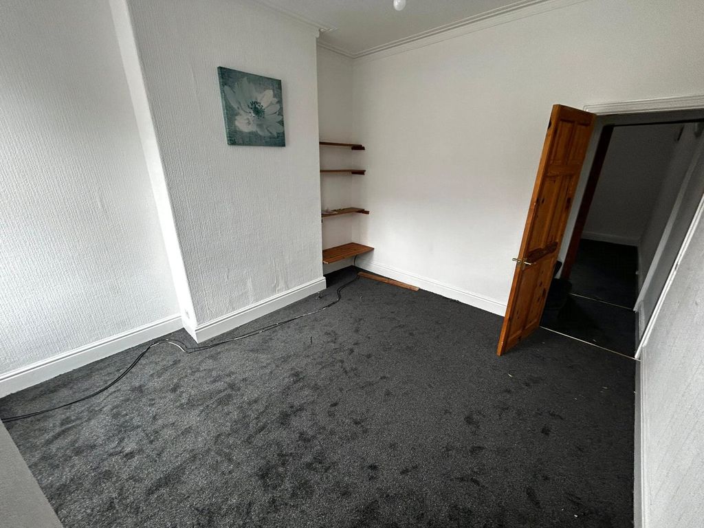 Property photo 2 of 8 Picture No. 22