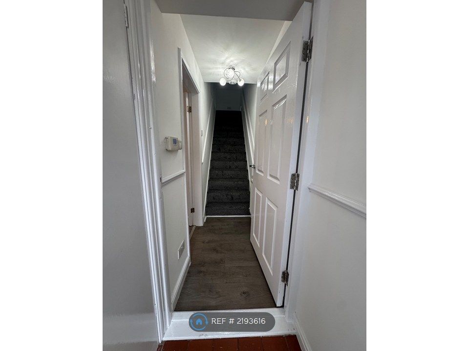Property photo 2 of 16 Entrance Hallway