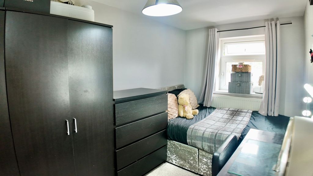 Additional image 15 of 2 bed property for saleWesley Place, Beaufort NP23