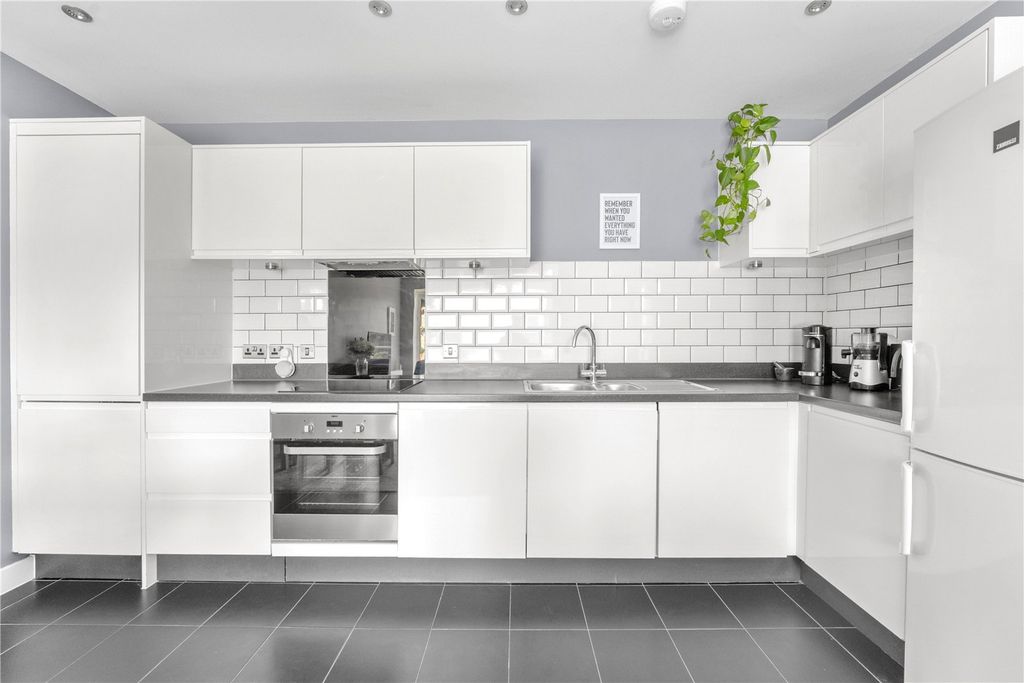 Property photo 2 of 15 Picture No. 14