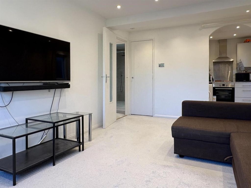 Property photo 1 of 7 Jade Close E16, 1 Bedroom Flat For Sale - By Barra