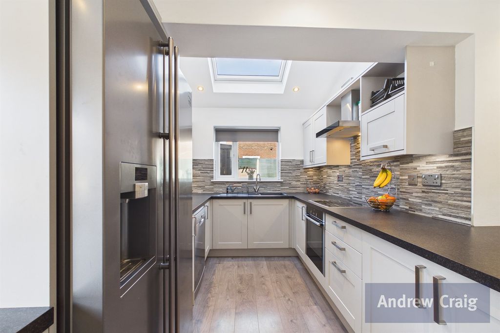 Property photo 2 of 21 Kitchen