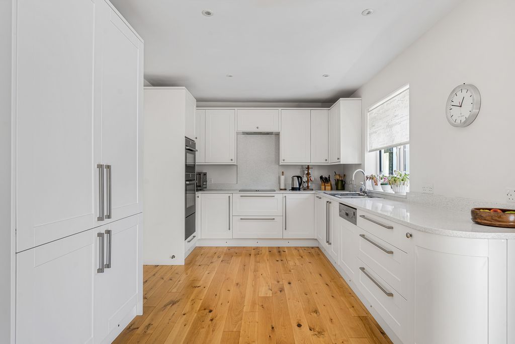 Property photo 2 of 21 20_90774