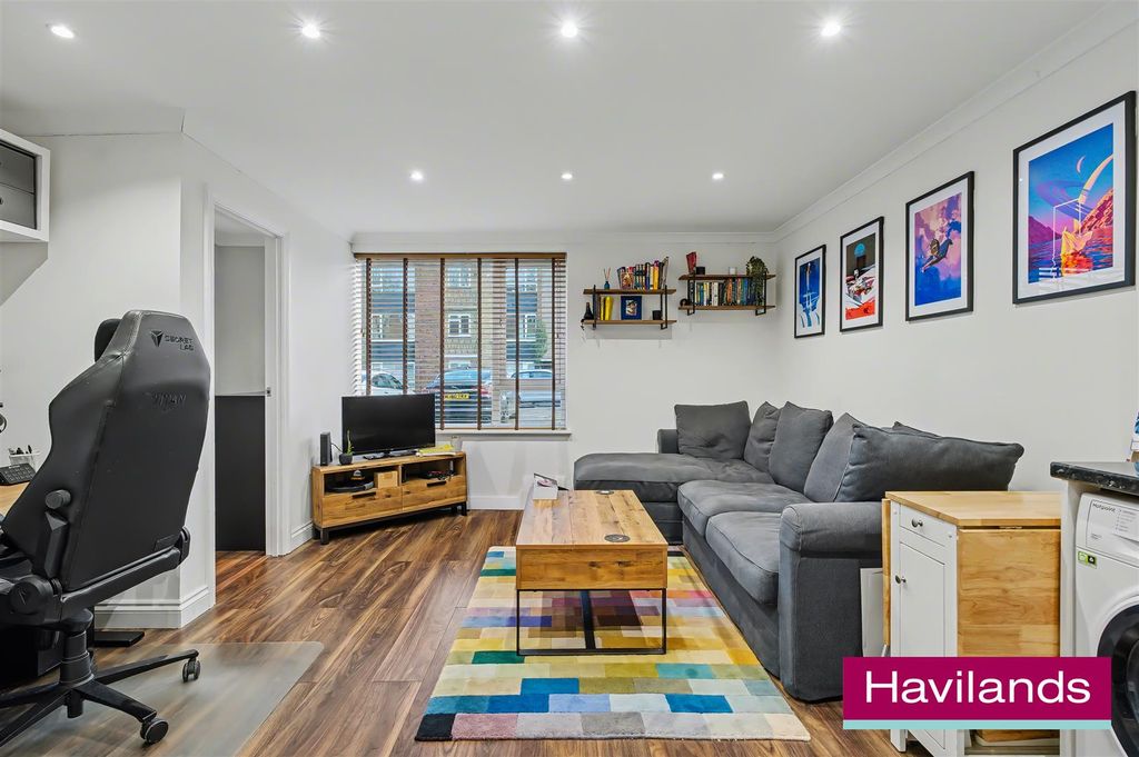 Property photo 2 of 12 Park House N21 1Ql-8.Jpg