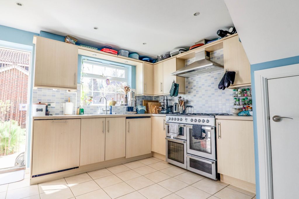 Property photo 2 of 14 Picture No. 11