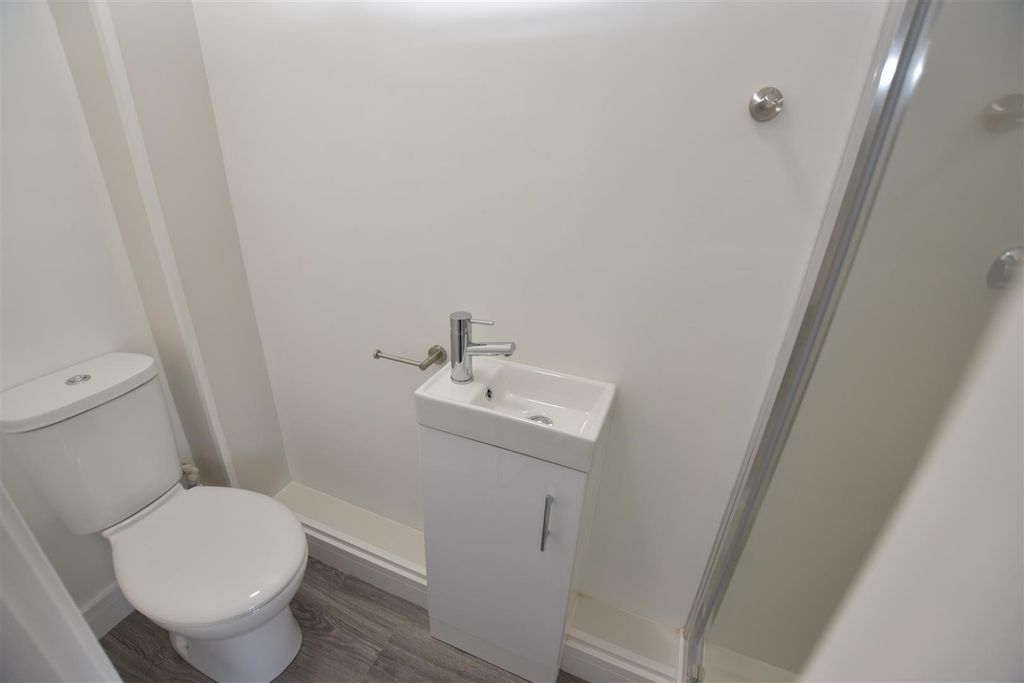Property photo 3 of 5 Room 8, 17 Barlow F.Jpg