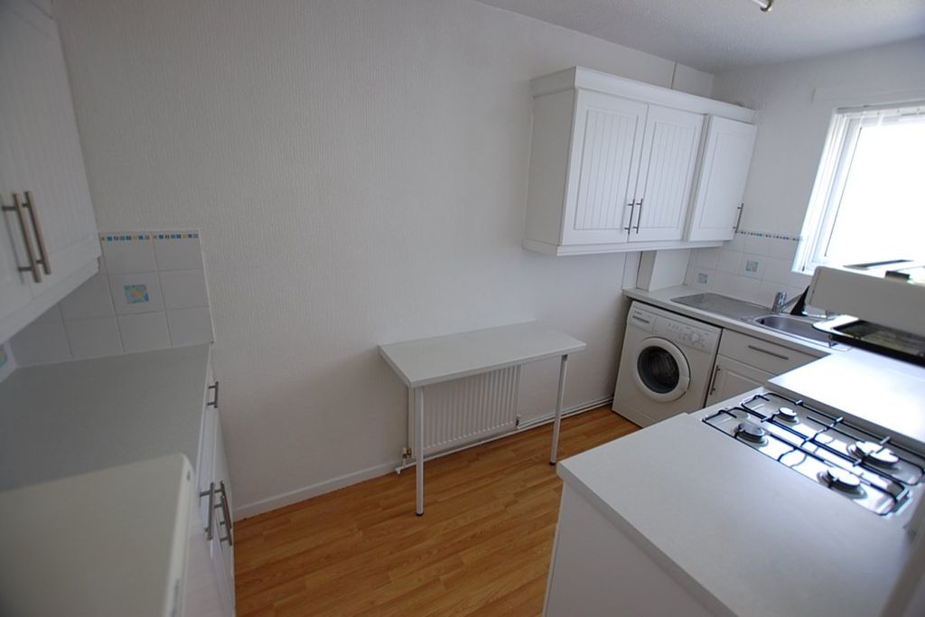 Property photo 3 of 21 Kitchen