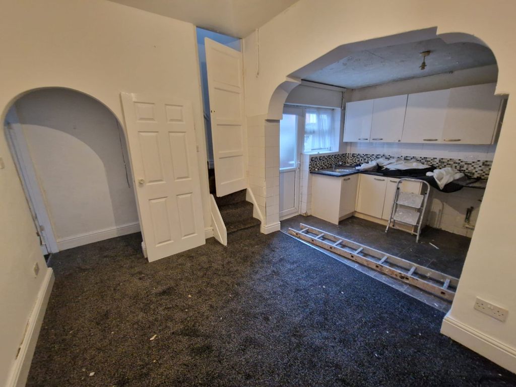 Property photo 3 of 7