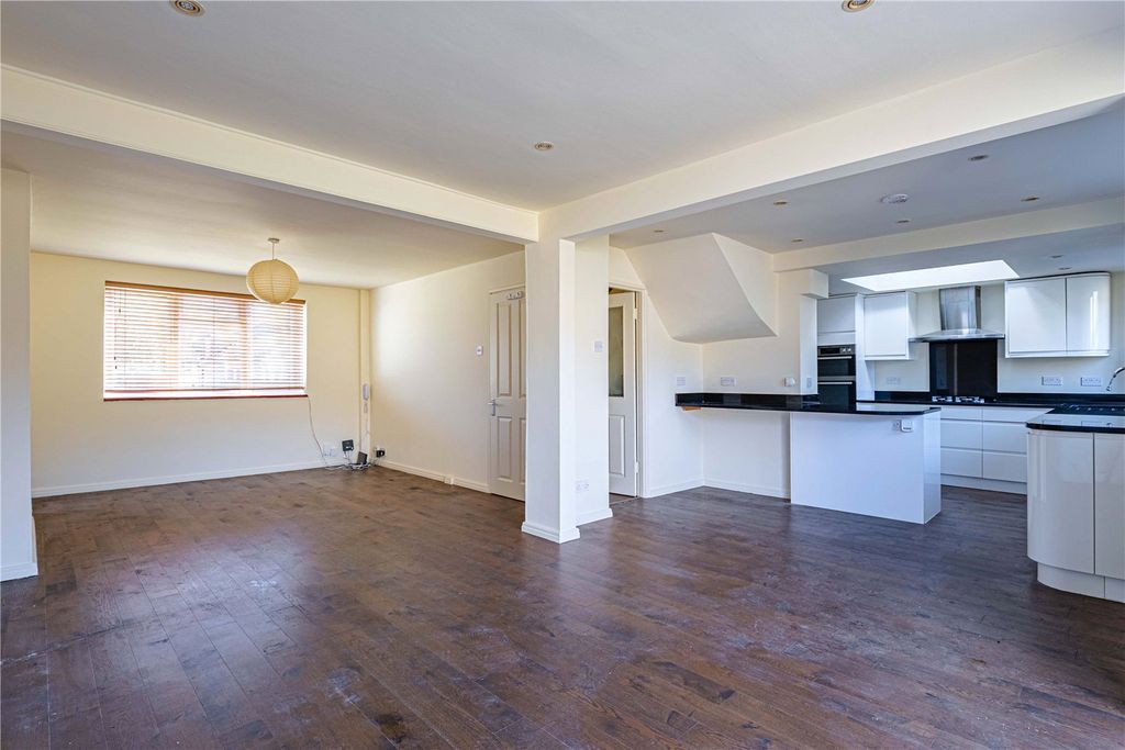 Property photo 2 of 25 Picture No. 13