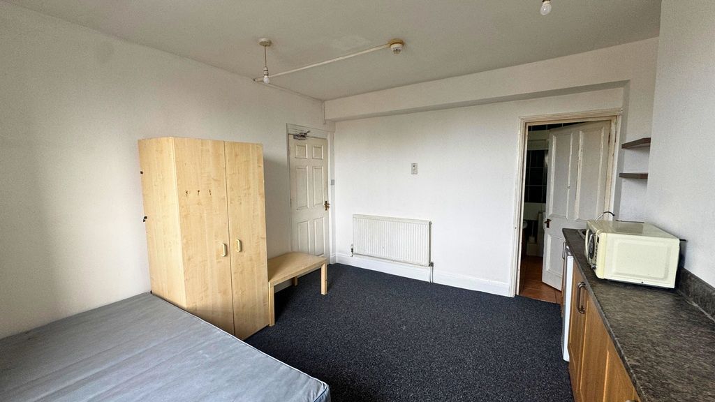 Property photo 2 of 3 Bright, Spacious Room With Ample Storage Space...