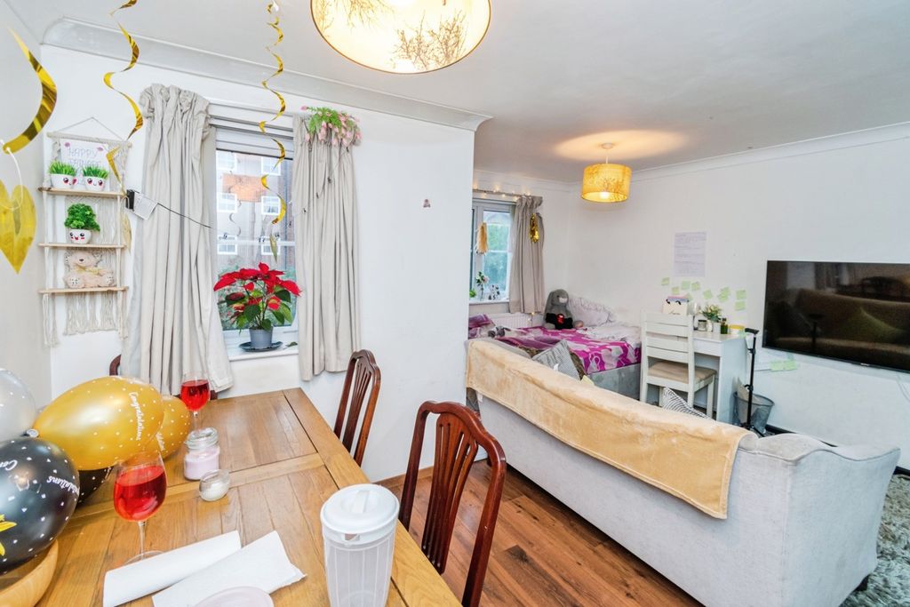 Property photo 3 of 11 Pbox-Img.Jpg