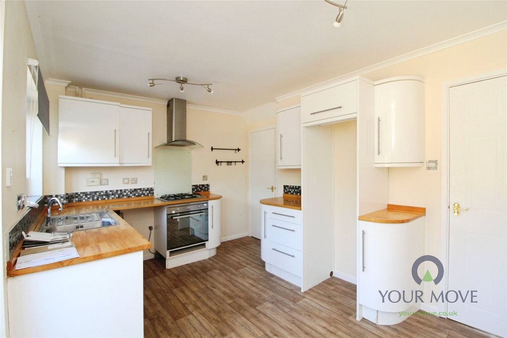 Property photo 2 of 19 Kitchen