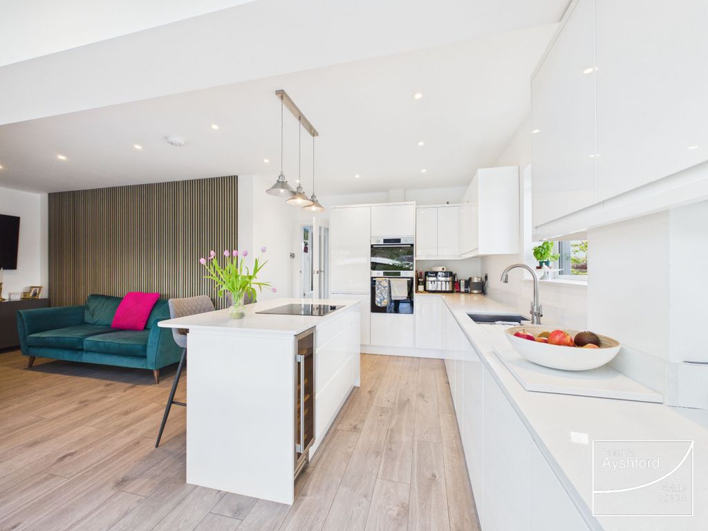 Property photo 3 of 28