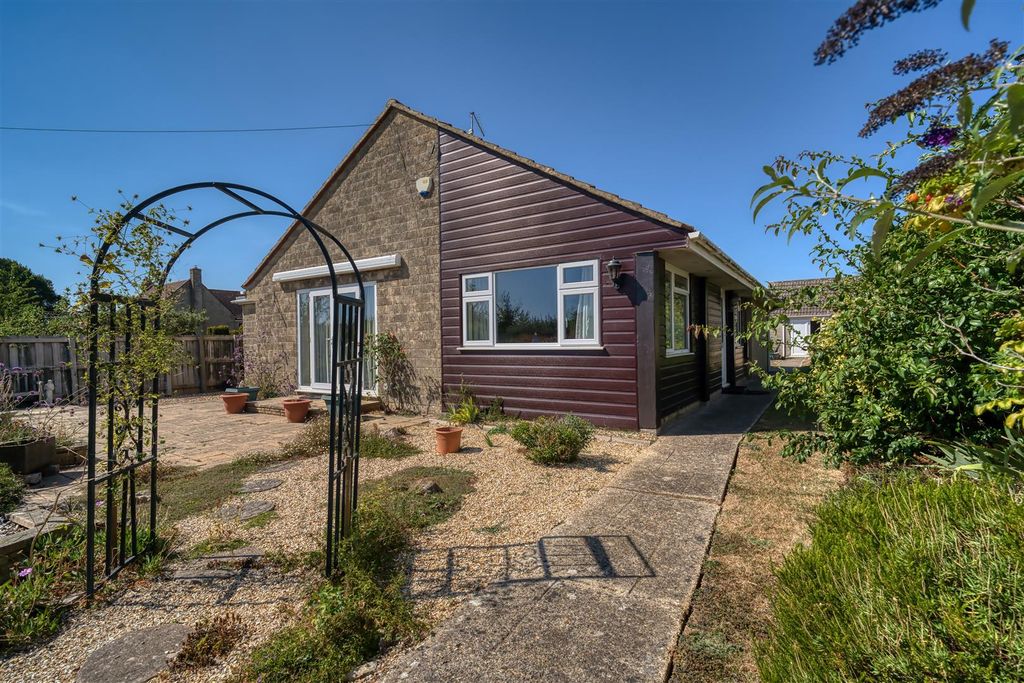 Property photo 1 of 9