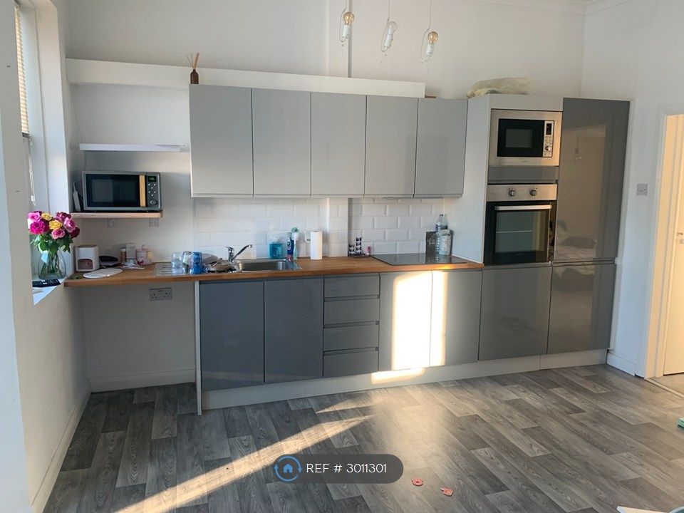 Property photo 2 of 8 Kitchen