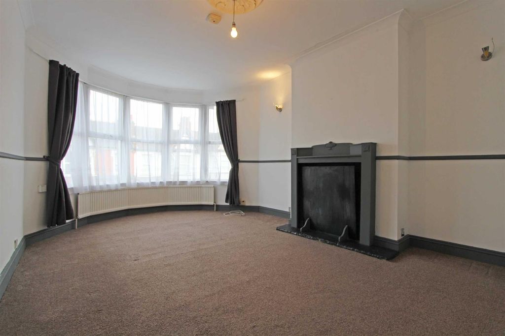 Property photo 3 of 6